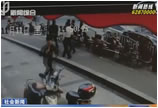 上海：男子佯装试戴抢夺金项链逃跑
