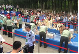 打击非法贸易 中国公开销毁660公斤象牙及其制品